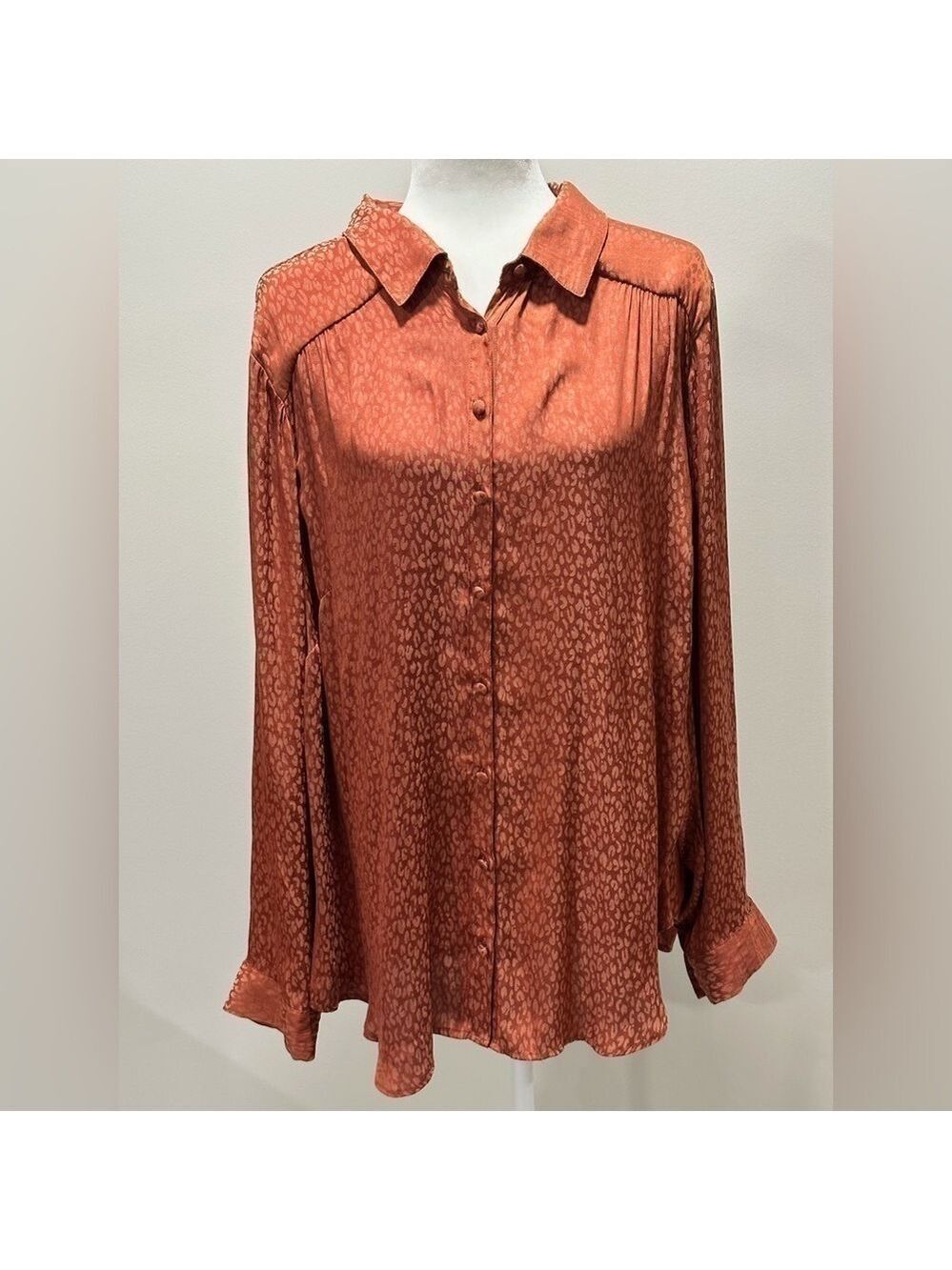 Torrid Women’s Long Sleeve Leopard Print Button Down Satin Shirt Size 3